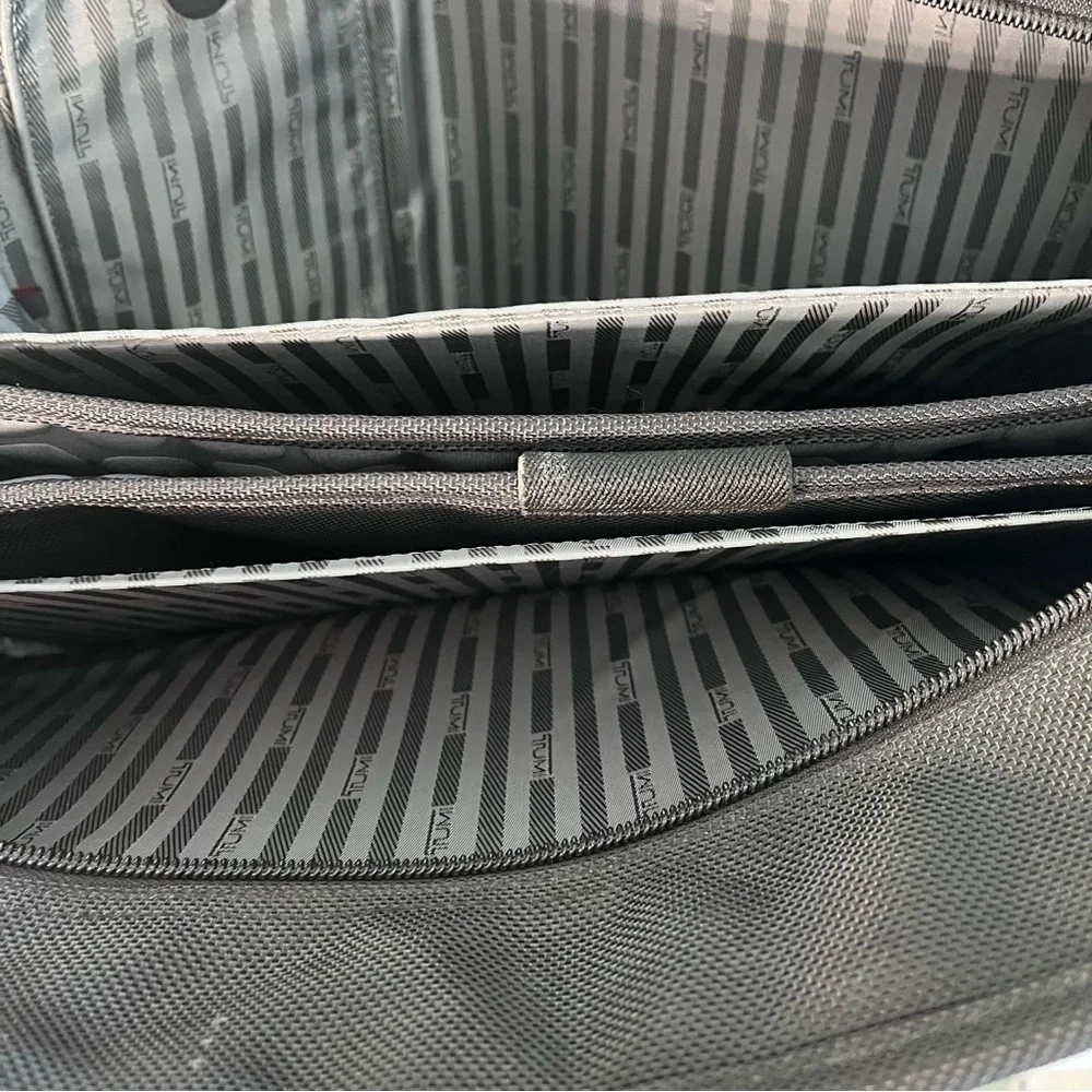 TUMI Black Nylon Compact Alpha 3 Large Laptop Bag Briefcase Expandable